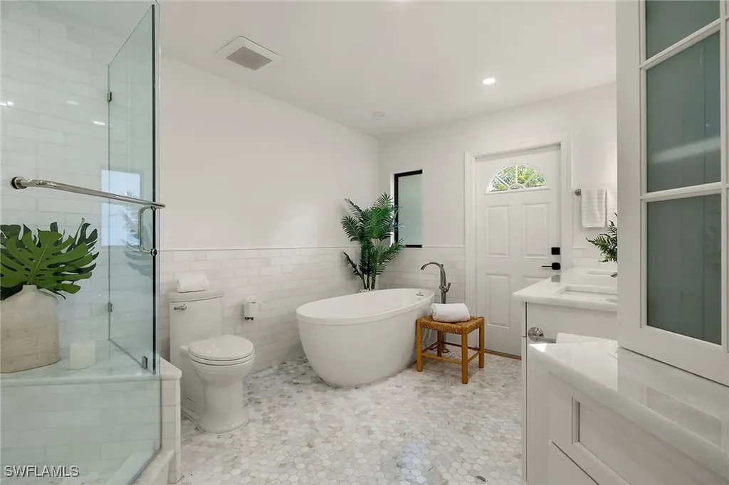 5893 Via Lugano Naples FL 34108