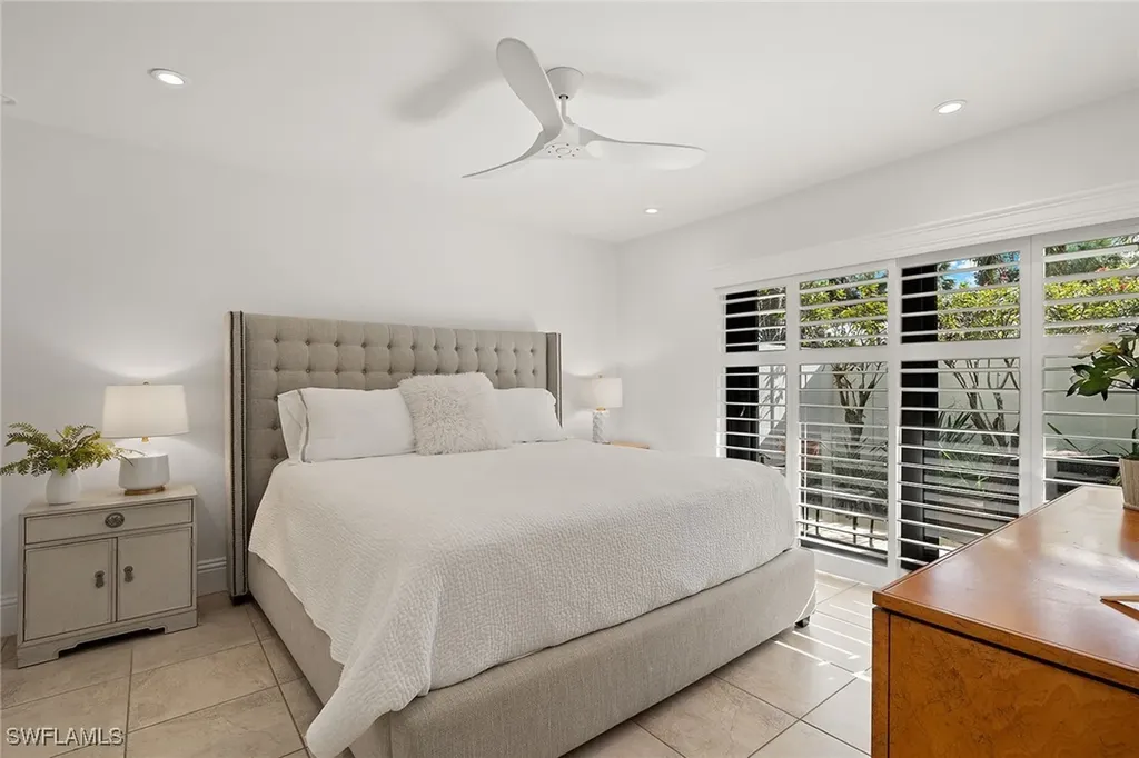 5893 Via Lugano Naples FL 34108