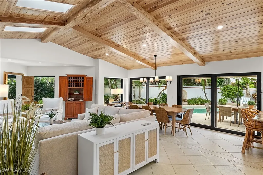 5893 Via Lugano Naples FL 34108