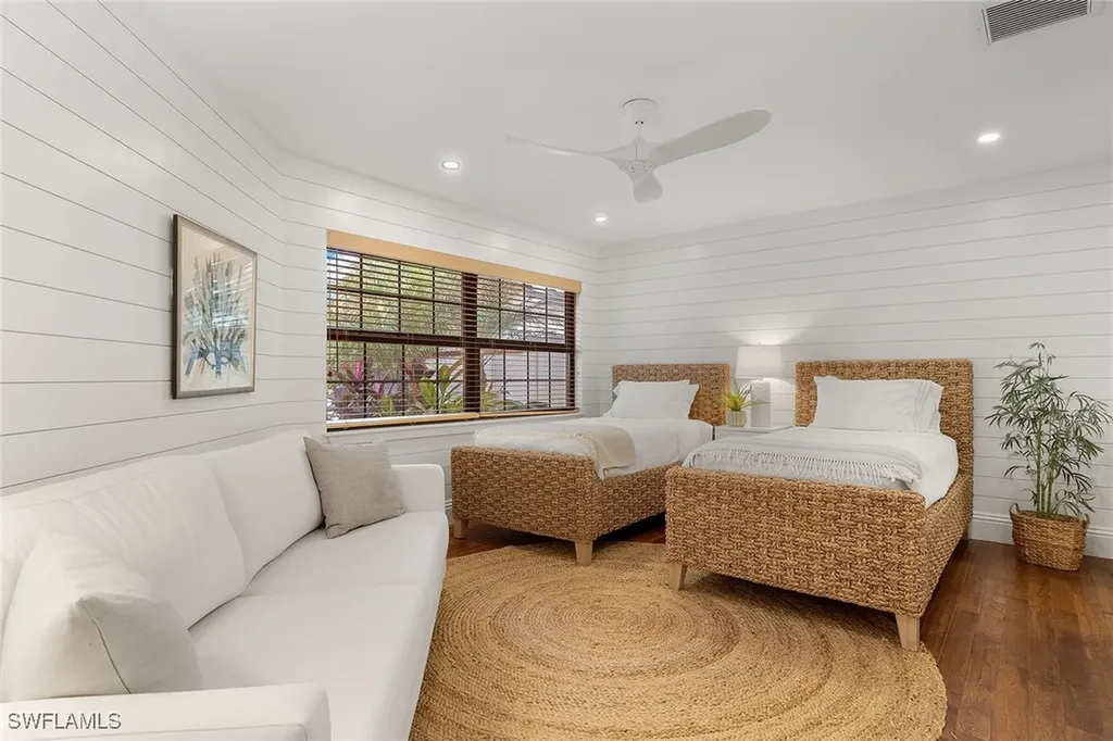 5893 Via Lugano Naples FL 34108