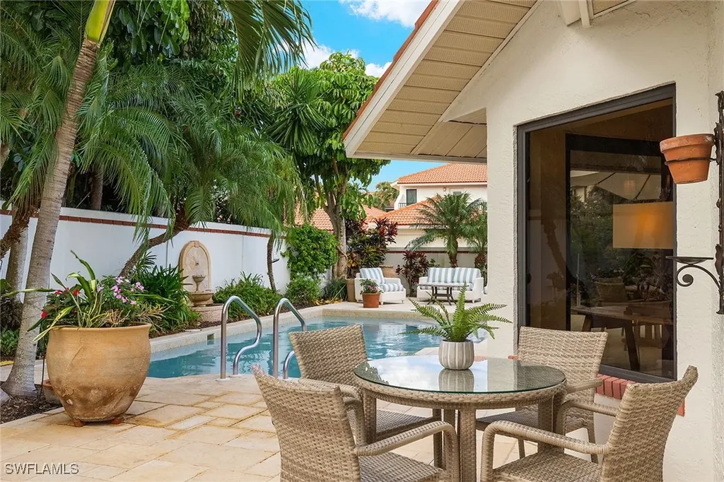 5893 Via Lugano Naples FL 34108