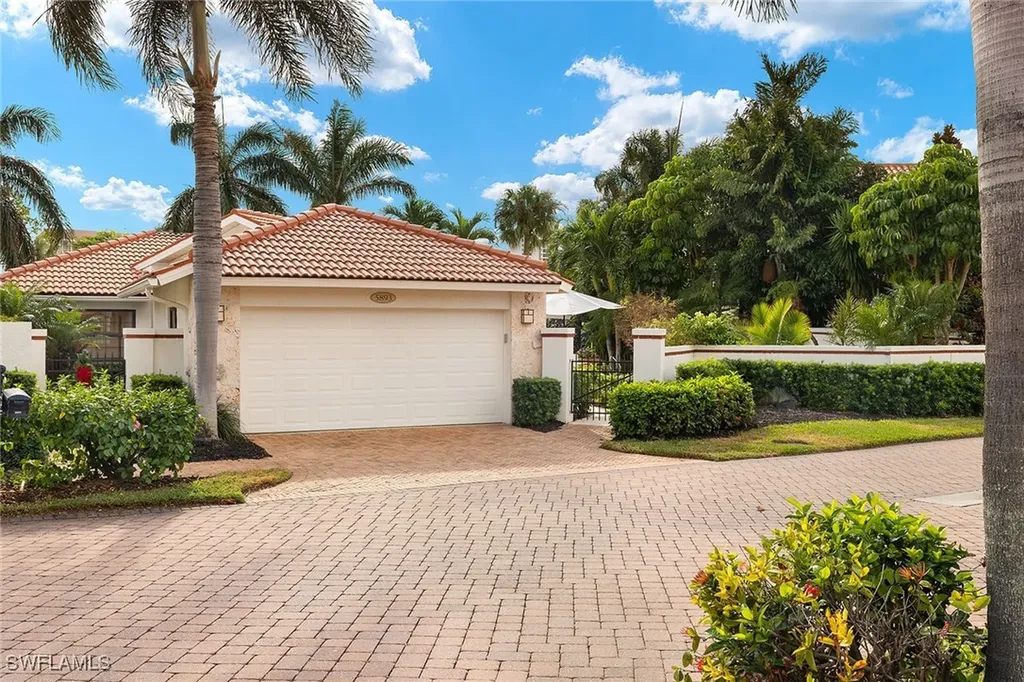 5893 Via Lugano Naples FL 34108