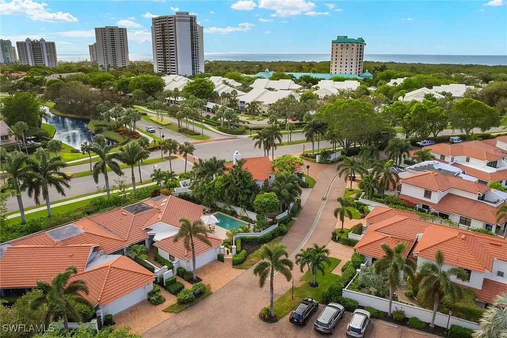 5893 Via Lugano Naples FL 34108