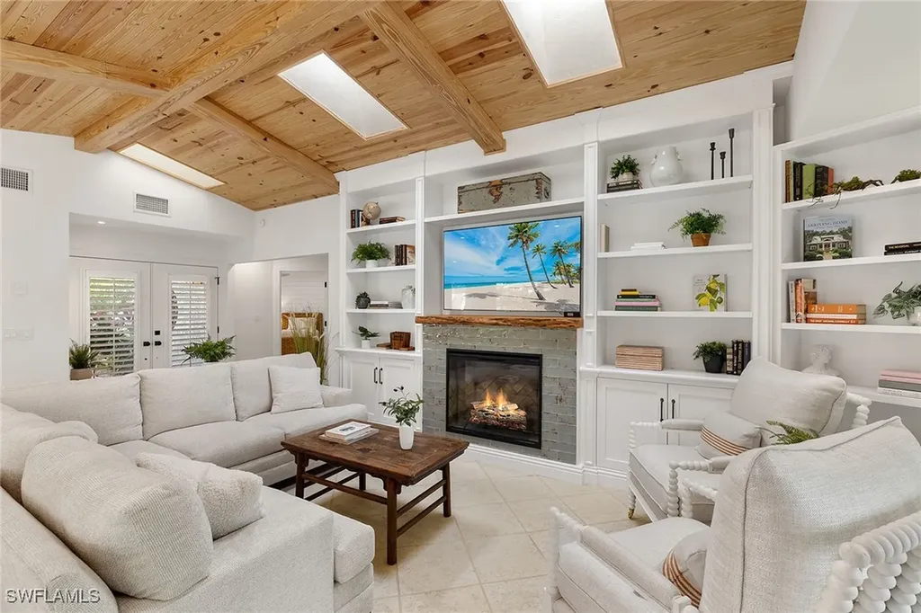 5893 Via Lugano Naples FL 34108