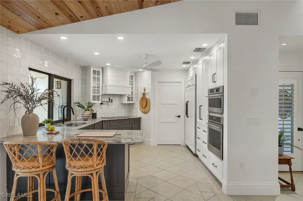5893 Via Lugano Naples FL 34108