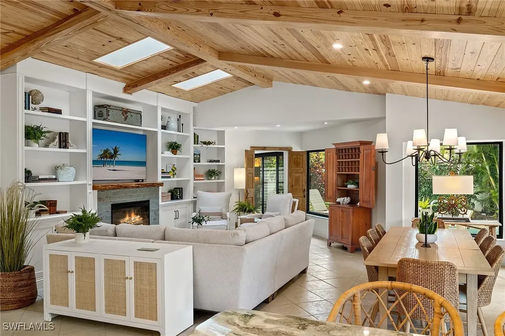5893 Via Lugano Naples FL 34108