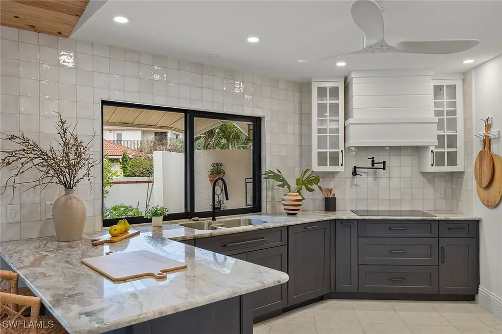 5893 Via Lugano Naples FL 34108