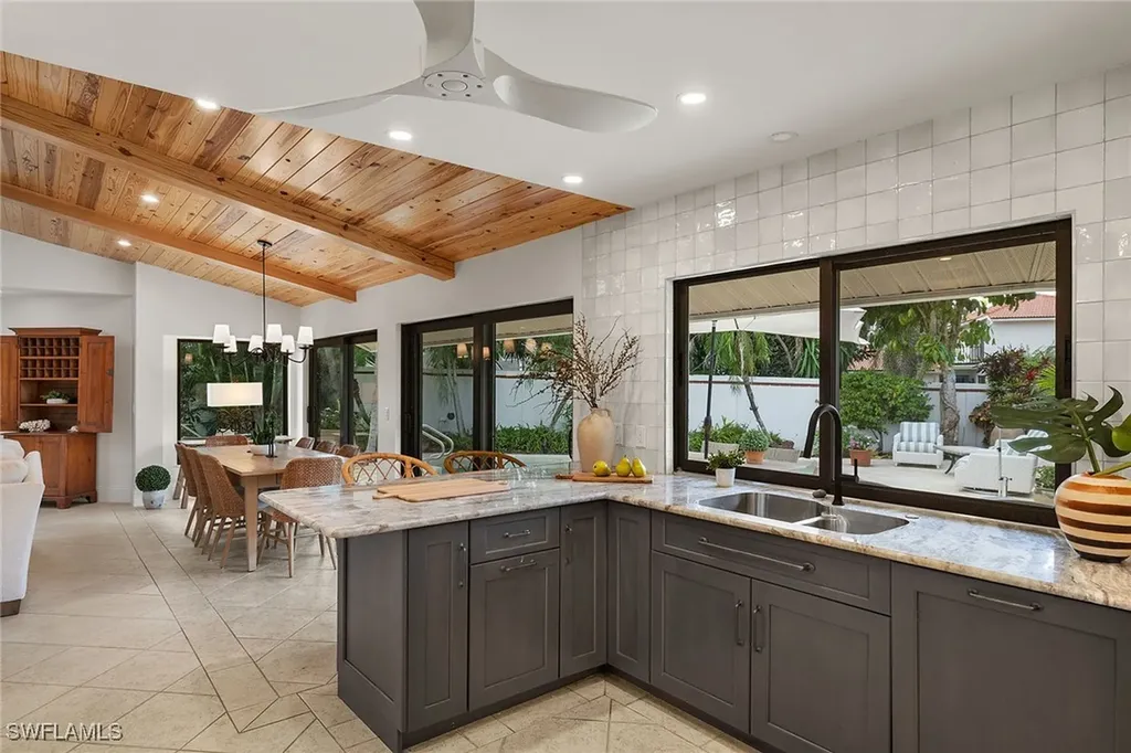 5893 Via Lugano Naples FL 34108