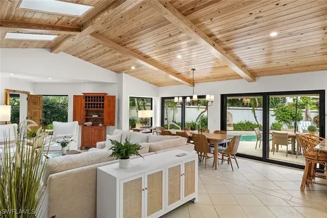 5893 Via Lugano Naples FL 34108