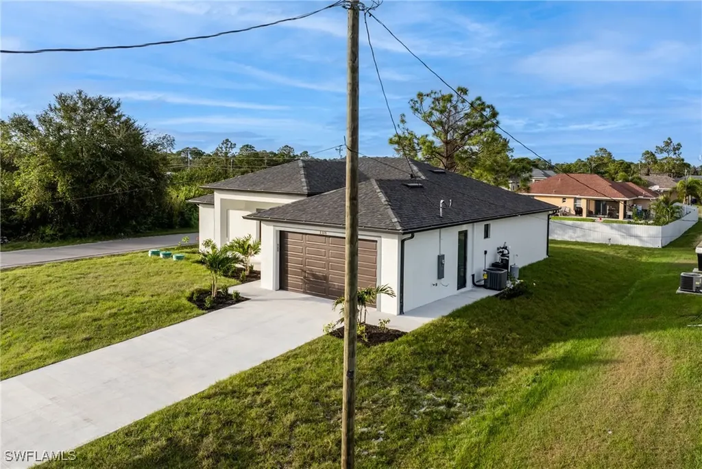 3318 9th Street SW Lehigh Acres FL 33976