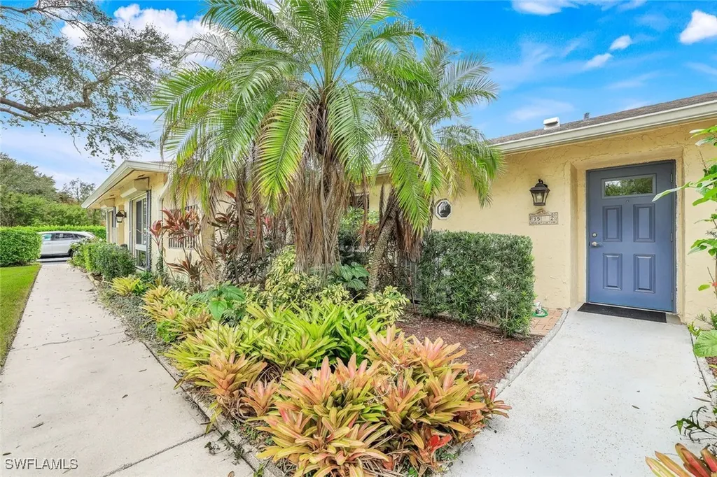 35 Glades Boulevard Naples FL 34112