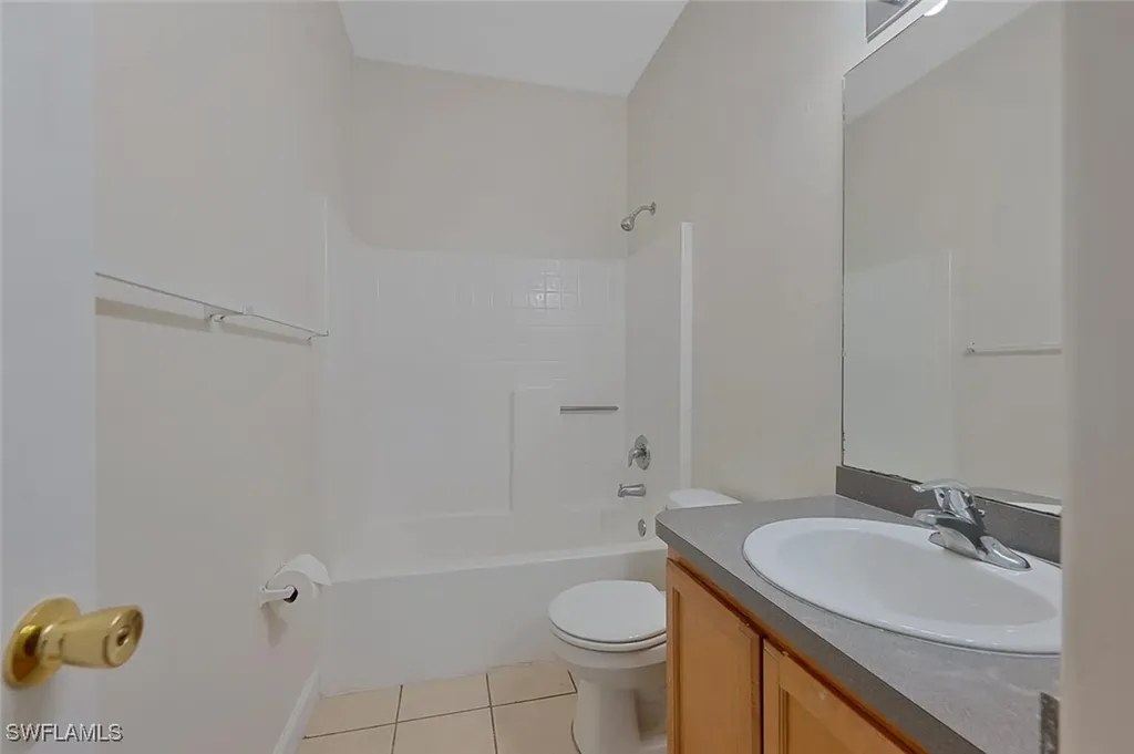 1040 24th Avenue NE Naples FL 34120
