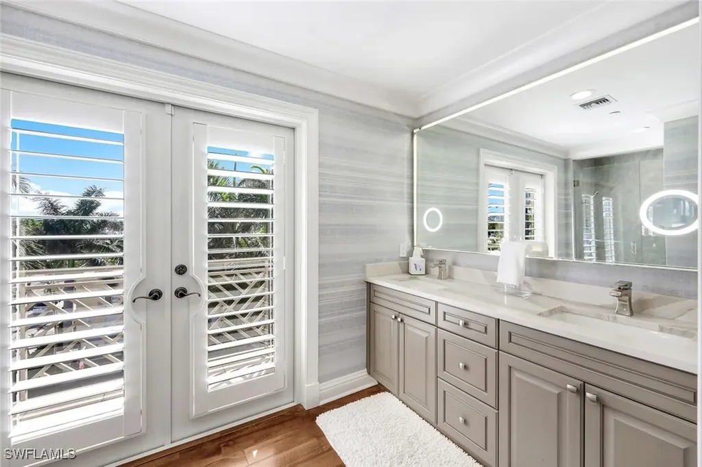 380 10th Street S Naples FL 34102