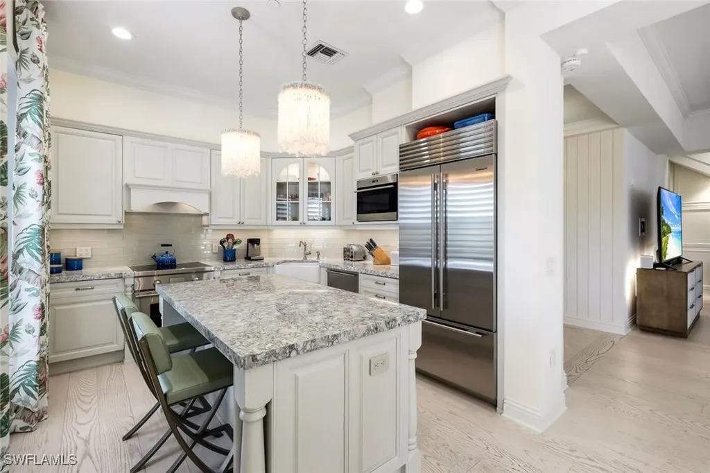 380 10th Street S Naples FL 34102