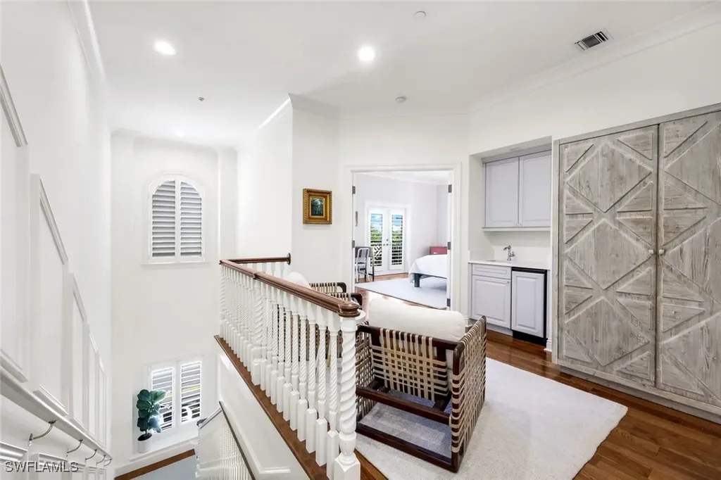 380 10th Street S Naples FL 34102