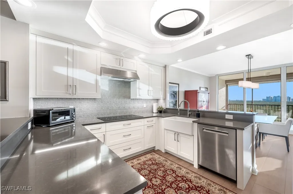 455 Cove Tower Drive Naples FL 34110
