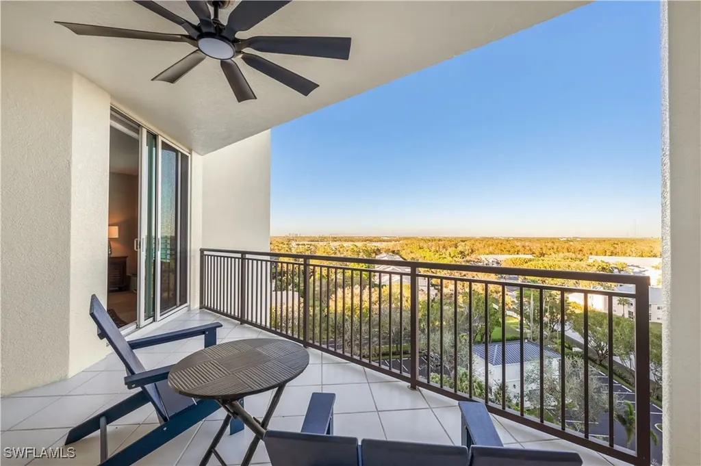 455 Cove Tower Drive Naples FL 34110