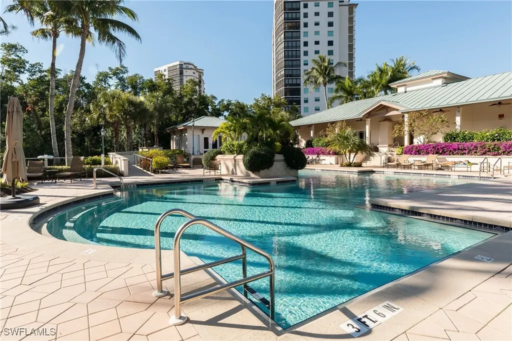 455 Cove Tower Drive Naples FL 34110