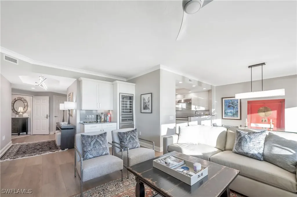 455 Cove Tower Drive Naples FL 34110