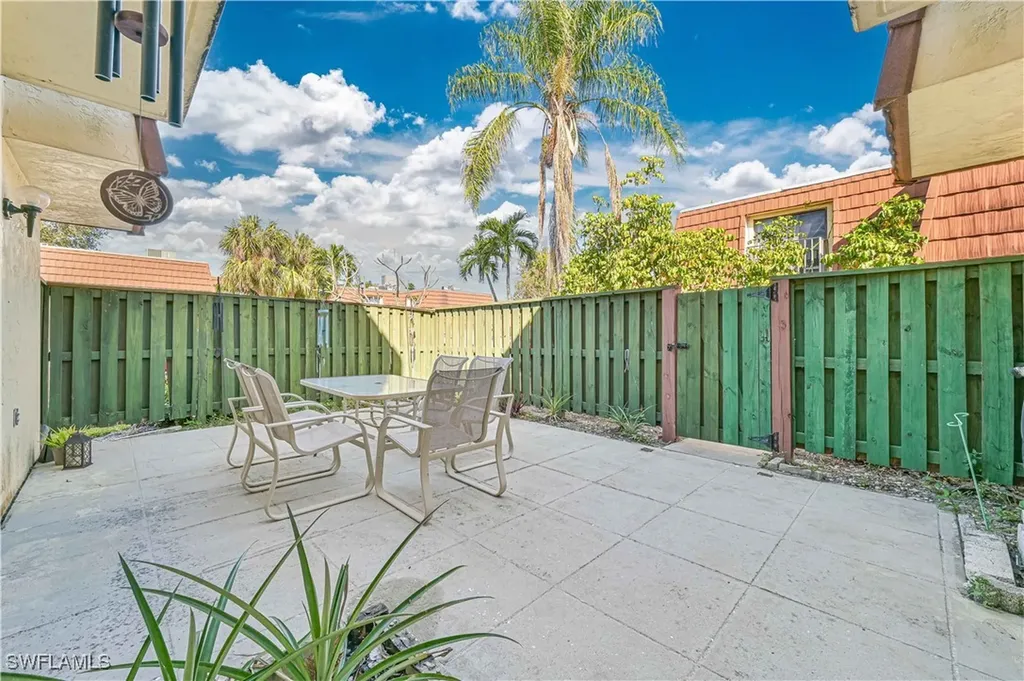 5243 Cedarbend Drive Fort Myers FL 33919