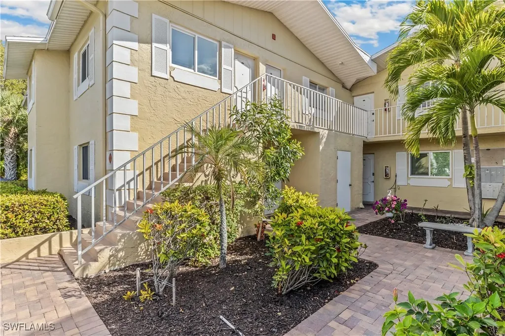 8127 Country Road Fort Myers FL 33919