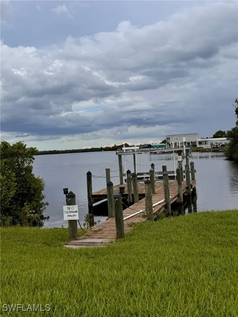 323 Shoreland Drive Fort Myers FL 33905