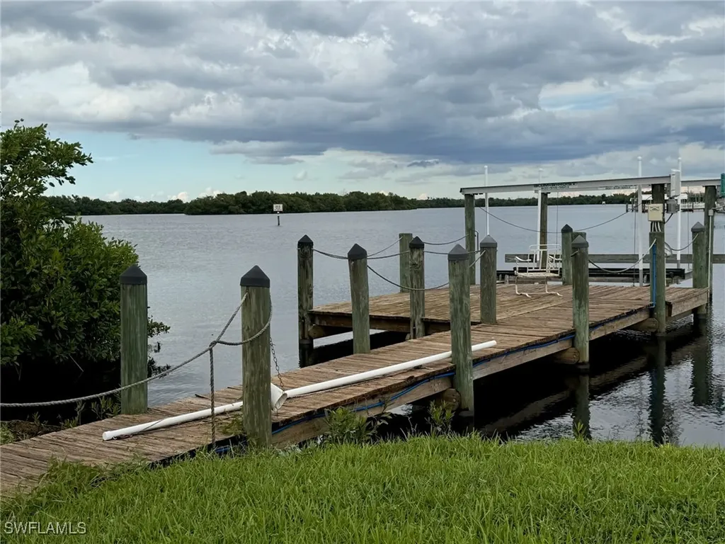 323 Shoreland Drive Fort Myers FL 33905