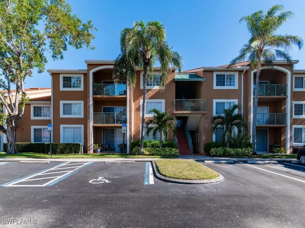 1185 Wildwood Lakes Boulevard Naples FL 34104