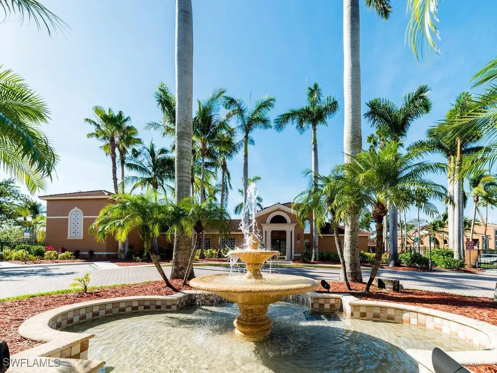 1185 Wildwood Lakes Boulevard Naples FL 34104