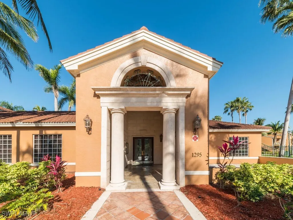 1185 Wildwood Lakes Boulevard Naples FL 34104