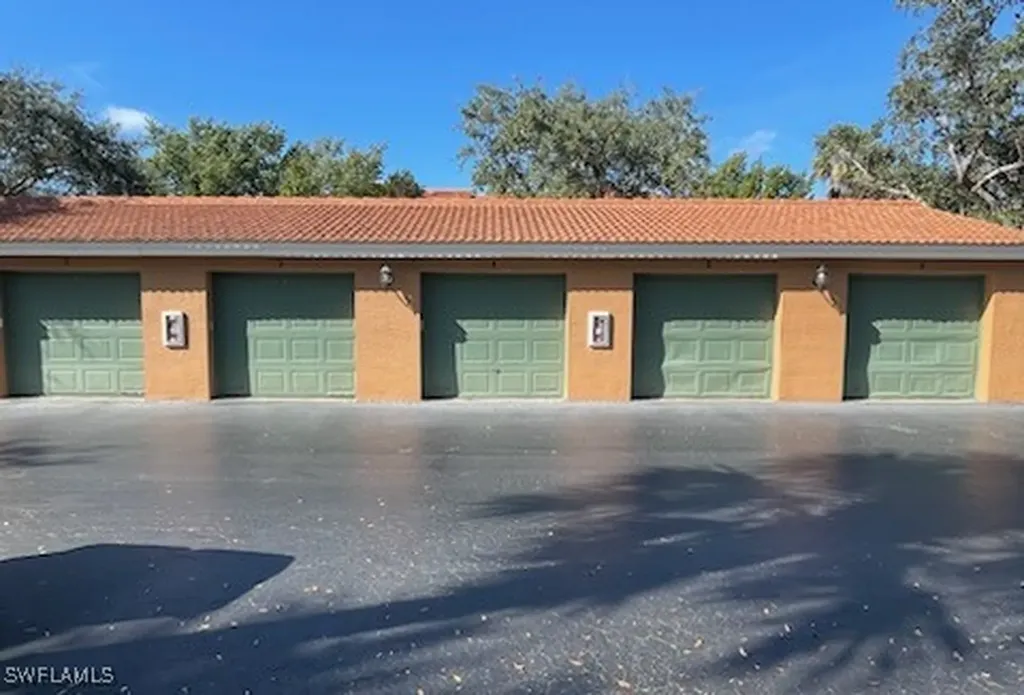 1185 Wildwood Lakes Boulevard Naples FL 34104