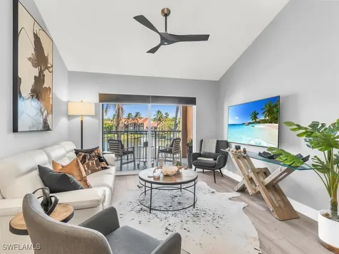 1185 Wildwood Lakes Boulevard Naples FL 34104