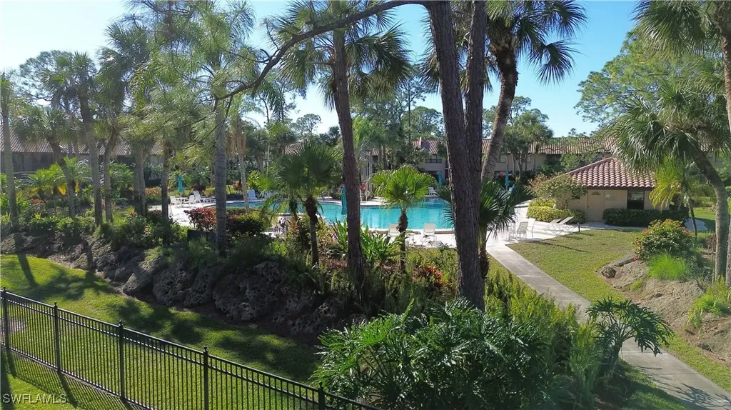 Naples FL, 3231 Horse Carriage Way, Unit 208