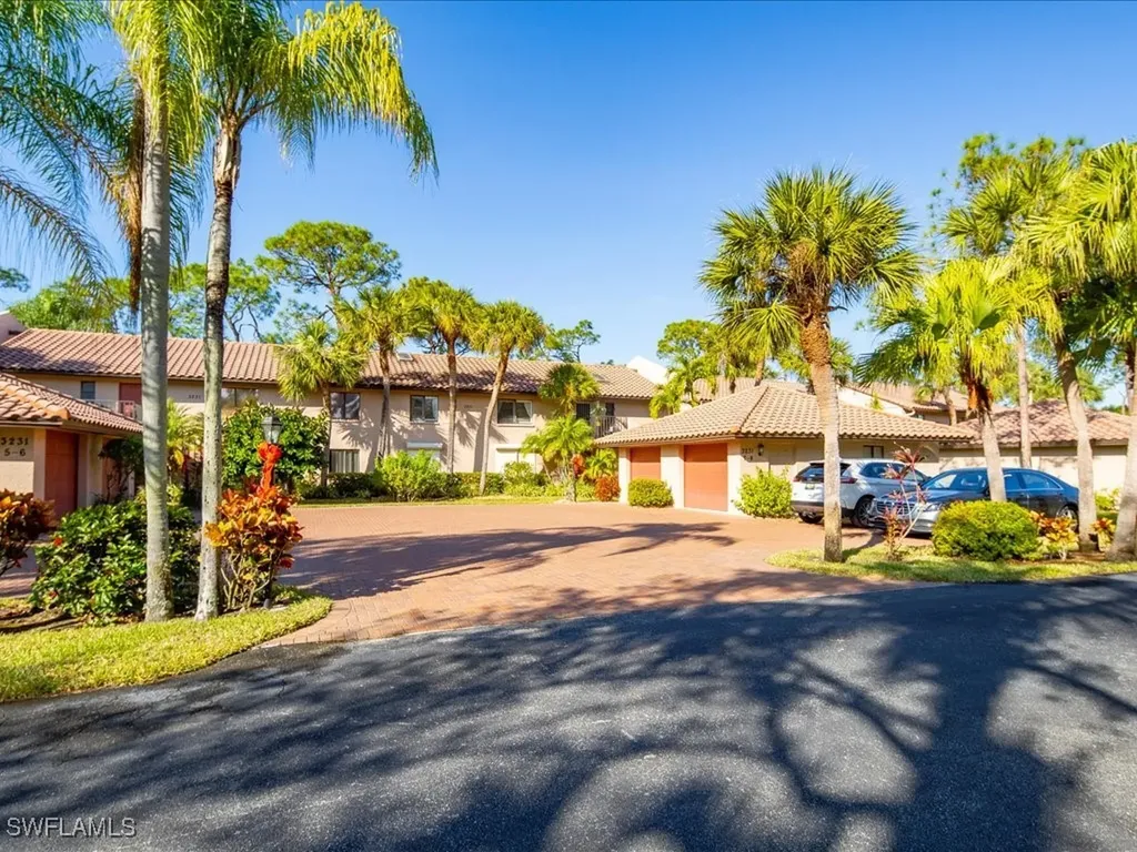 3231 Horse Carriage Way Naples FL 34105