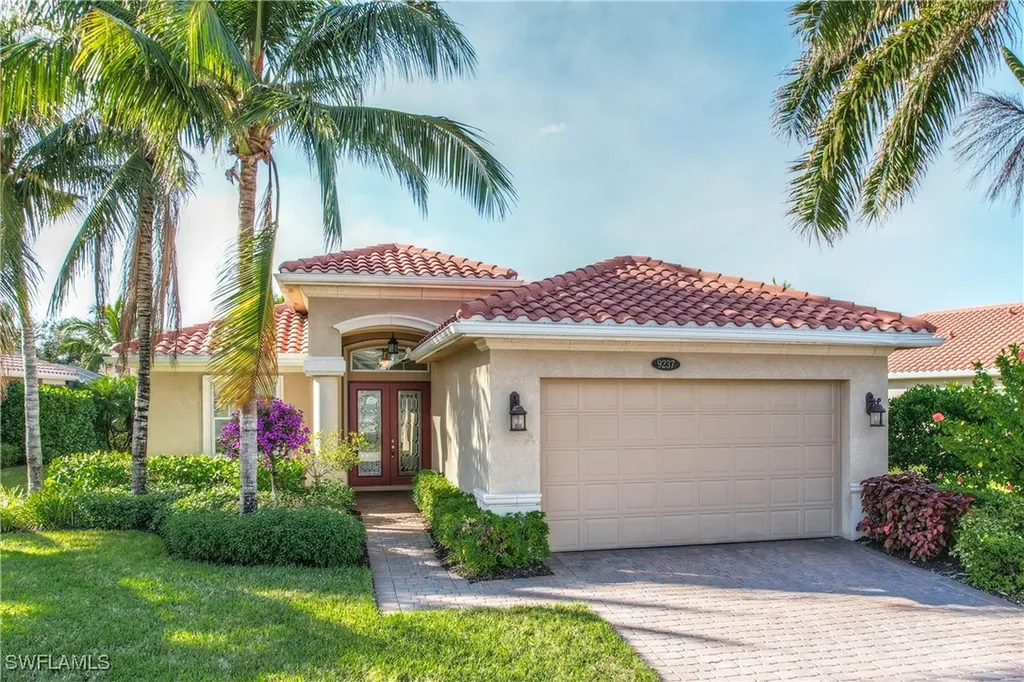 Naples FL, 9237 Campanile Circle