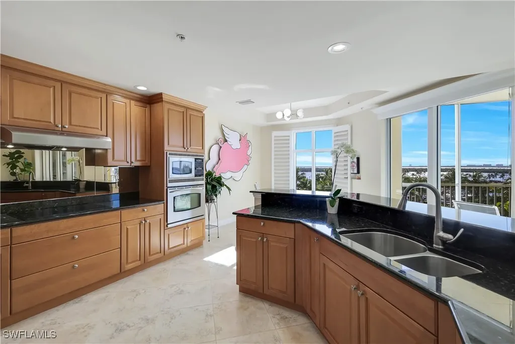 6061 Silver King Boulevard Cape Coral FL 33914