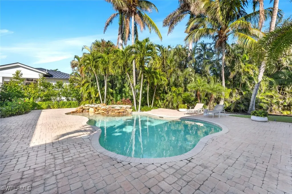 405 Rudder Road Naples FL 34102