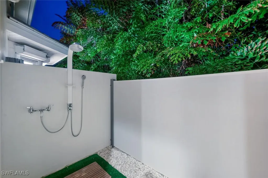 405 Rudder Road Naples FL 34102