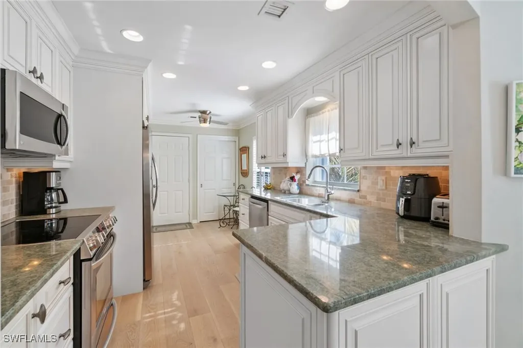 832 Rue Deville Naples FL 34108