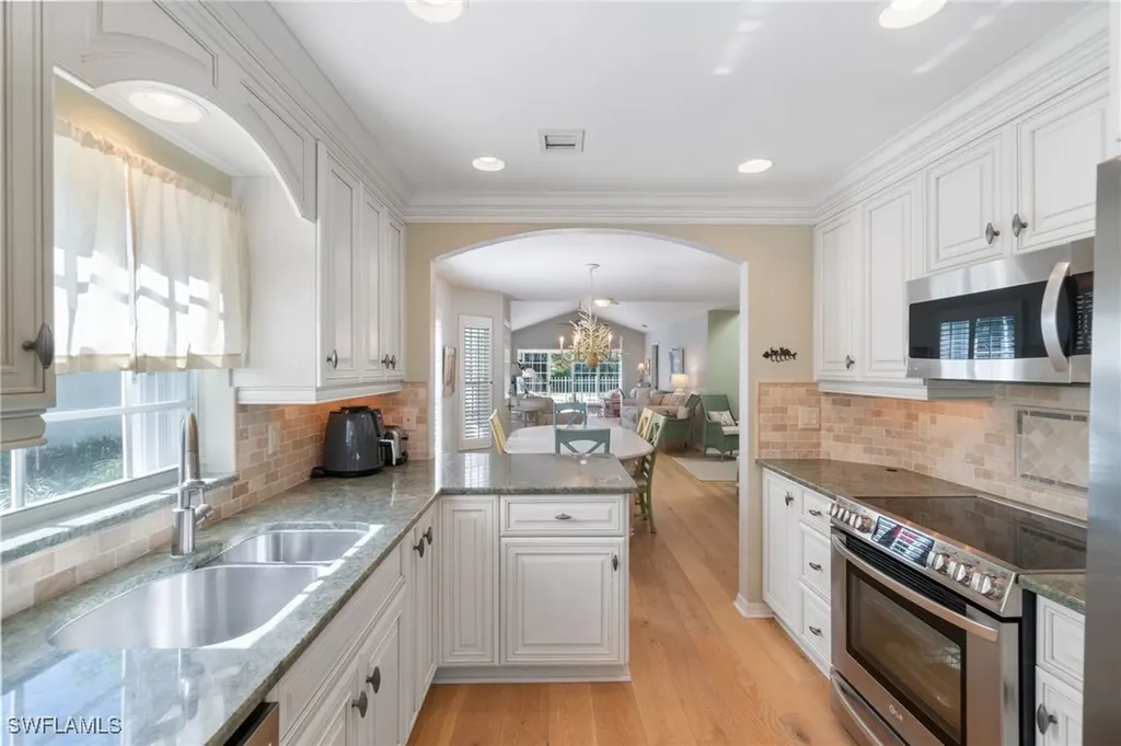 832 Rue Deville Naples FL 34108