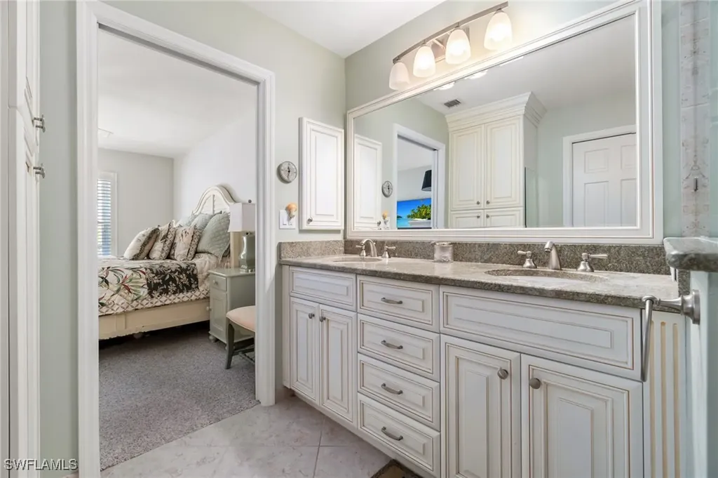 832 Rue Deville Naples FL 34108