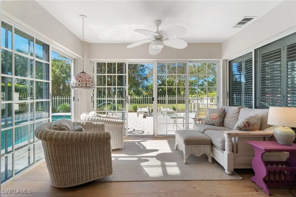 832 Rue Deville Naples FL 34108