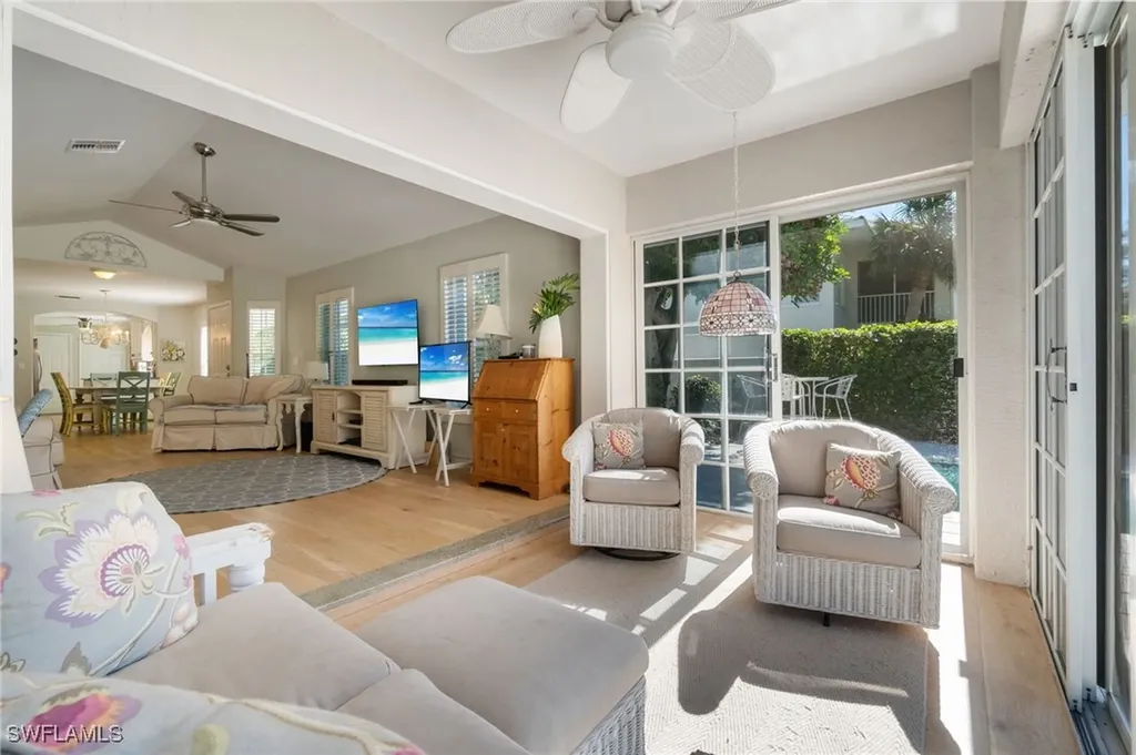 832 Rue Deville Naples FL 34108
