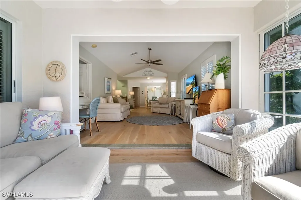 832 Rue Deville Naples FL 34108