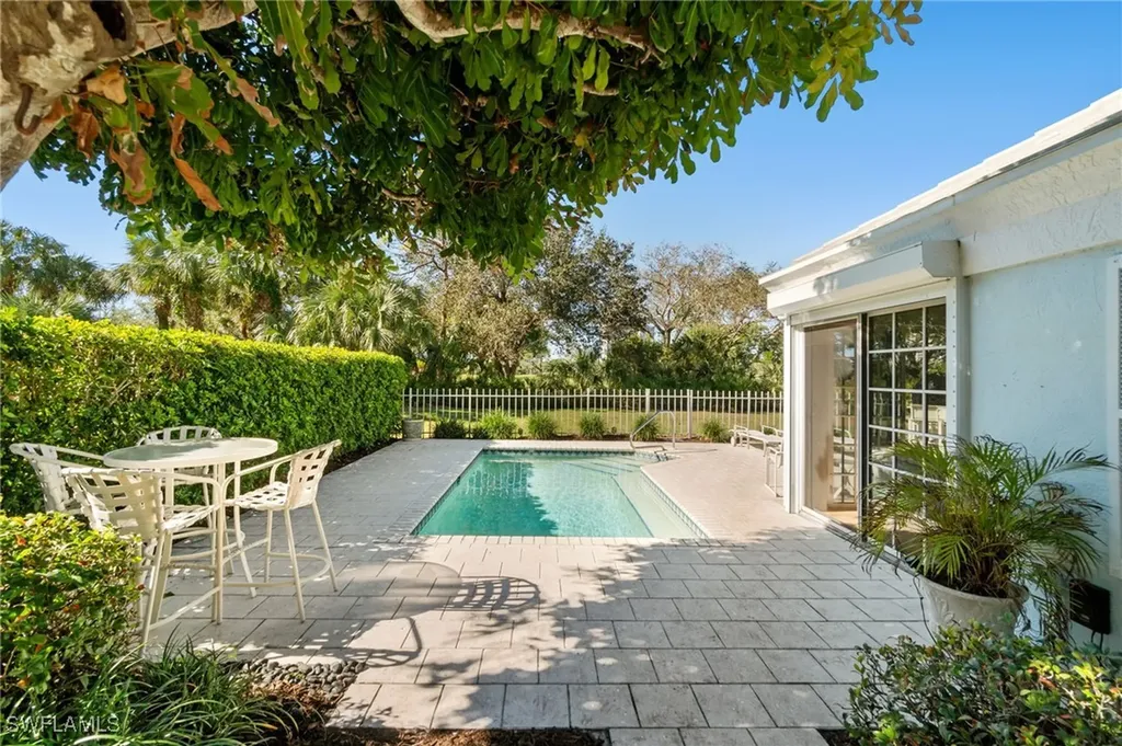 832 Rue Deville Naples FL 34108