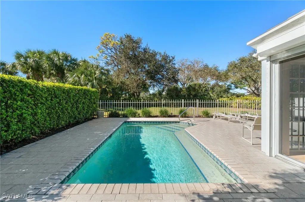 832 Rue Deville Naples FL 34108