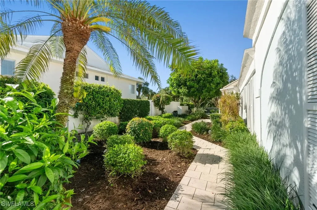 832 Rue Deville Naples FL 34108