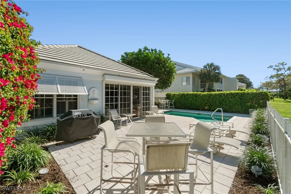 832 Rue Deville Naples FL 34108