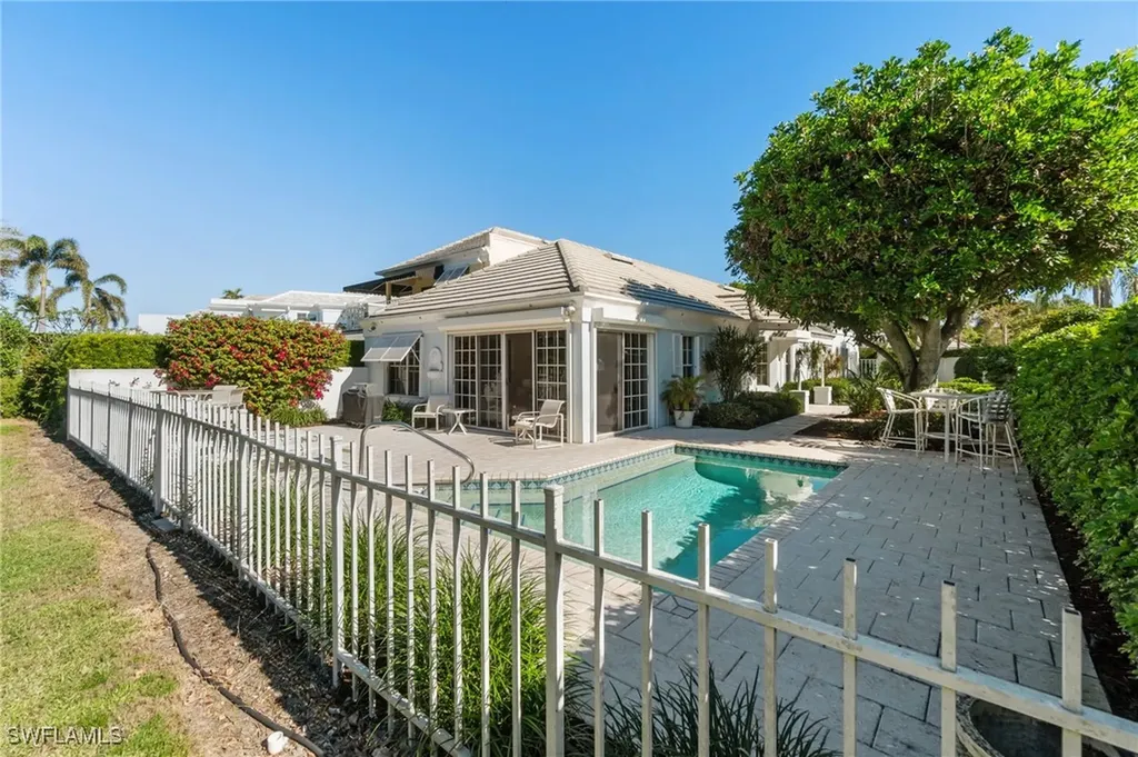832 Rue Deville Naples FL 34108
