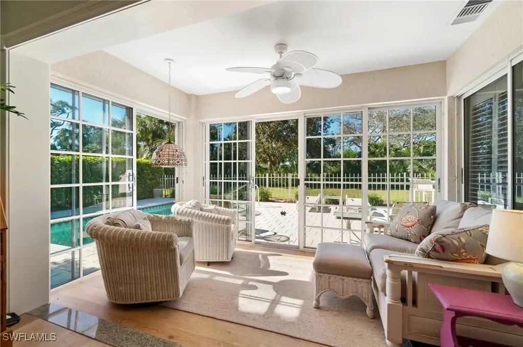 832 Rue Deville Naples FL 34108